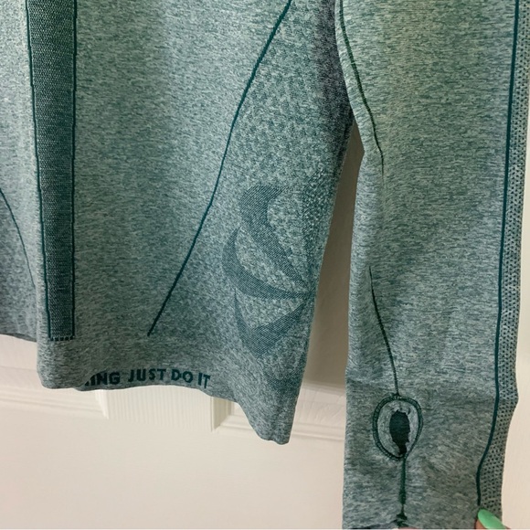 Nike Dri-fit Long Sleeve Athletic Top, size M - Picture 4 of 6